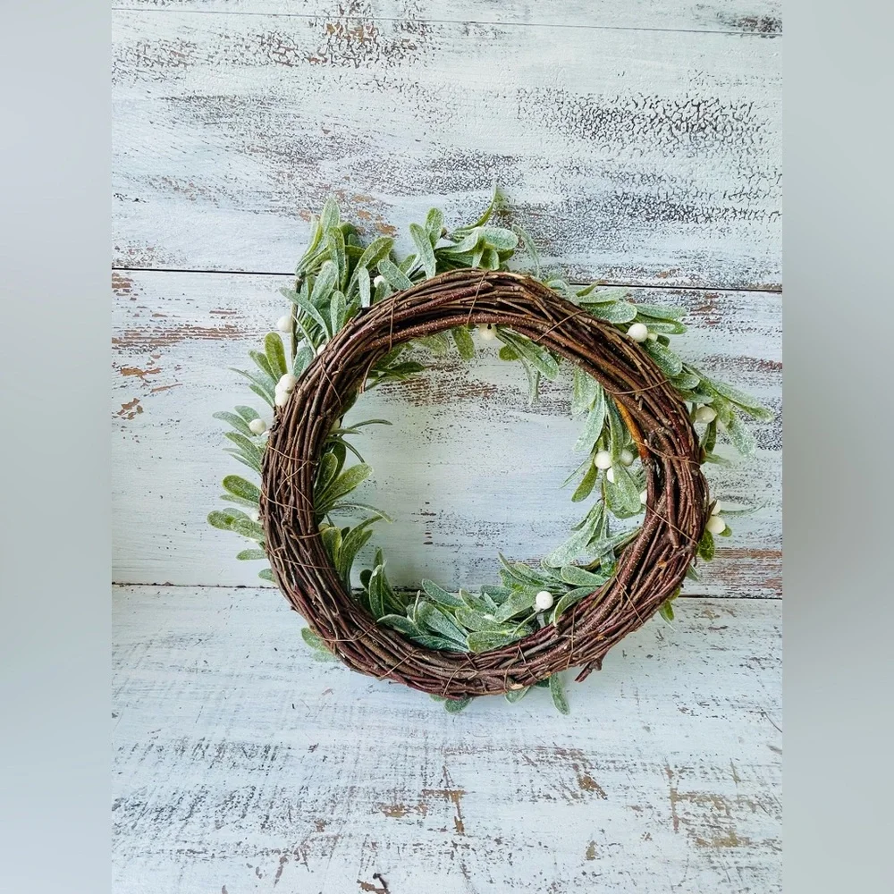 *Glittered Mistletoe Wreath